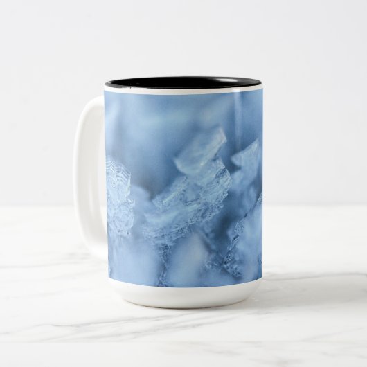"Sky Blue Ice Cube Coffee Mug: Chill and Sip" ツートーンマグカップ (正面左)