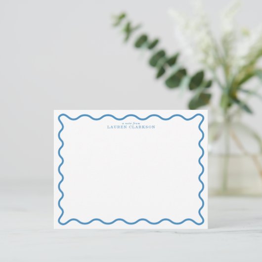 Sky Blue Modern Wavy Border Note Card 招待状 (スタンド正面)
