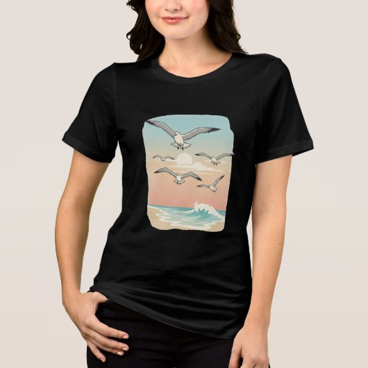 “Sky Dance Seagulls – Beach Freedom Tee” トライブレンドTシャツ (正面)