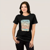 “Sky Dance Seagulls – Beach Freedom Tee” トライブレンドTシャツ (正面全面)