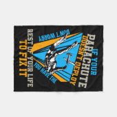 Skydiving If Your Parachute Doesnt Deploy Dont  フリースブランケット (正面(横))