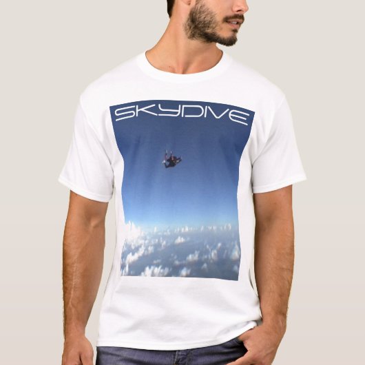 skydiving skydiveパラシュートは夜ワイシャツを曇らせます tシャツ (正面)