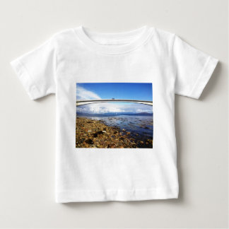 Skyeのギフトの島 ベビーTシャツ
