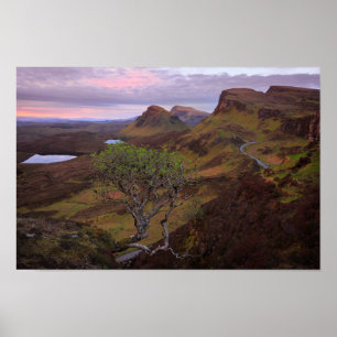 SkyeのQuiraingの日の出の景色 ポスター