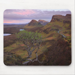 SkyeのQuiraingの日の出の景色 マウスパッド