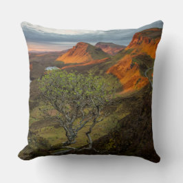 Skye、スコットランドのQuiraing山の日の出 クッション