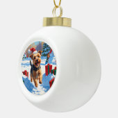 Skye Terrier走 Christmas Hatで雪の中 セラミックボールオーナメント (右)