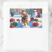 Skye Terrier走 Christmas Hatで雪の中 長方形シール (バッグ)