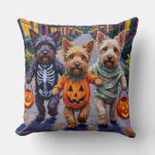 Skye Terrier Trick-or-Treating Halloween Costumes クッション (正面)