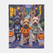 Skye Terrier Trick-or-Treating Halloween Costumes フリースブランケット (正面)