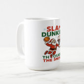 Slam Dunkin Through The Snow- Christmas Basketball コーヒーマグカップ (正面左)