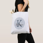 Slate Blue Custom Striped Circle Monogram トートバッグ (クローズアップ)