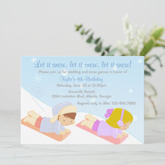 Sledding子供および雪のゲームの冬の誕生会 招待状 (スタンド正面)