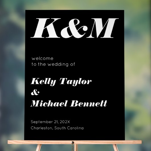 Sleek Black Welcome with Initials アクリルサイン (ニュートラル)