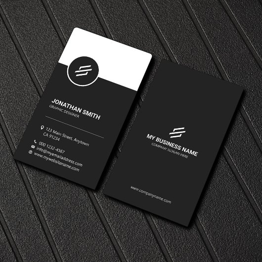 Sleek Black & White Minimalist Corporate 名刺
