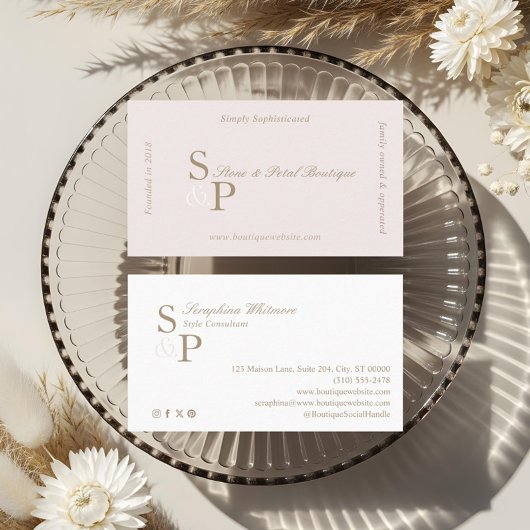 Sleek Chic Minimal Elegant Boutique Monogram Logo 名刺