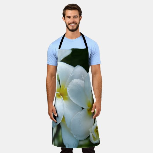 Sleek elegance: the white frangipani flower エプロン (着用した状態)