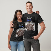 SLEEP 食べ WALK REPEATブルドッグバックロゴショートスレー Tシャツ (ユニセックス)