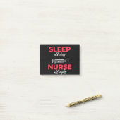 Sleep All Day Nurse All Night ポストイット (デスク上)