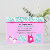 Sleepoverのシマウマのプリントのバースデーパーティ招待状 招待状 (スタンド正面)