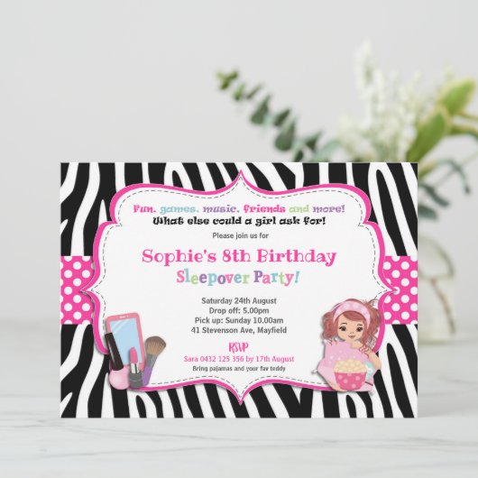 Sleepoverのスランバー・パーティーの誕生日の女の子のシマウマのプリント 招待状 (スタンド正面)