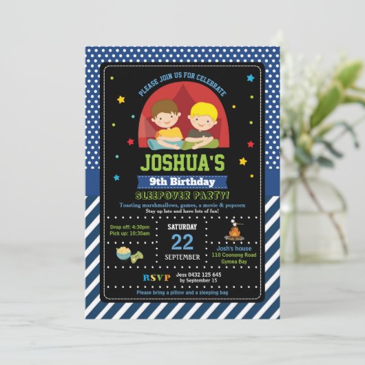 Sleepoverのパーティーの誕生日の招待状の男の子のキャンプ 招待状 (スタンド正面)