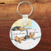 Sleeps with Yorkies by Catia Cho キーホルダー (正面)