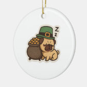 Sleepy Pug Leprechaun Retro St. Patrick's Day セラミックオーナメント (左)