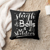 Sleigh bells & skeletons dancing funny christmas クッション (ブランケット)