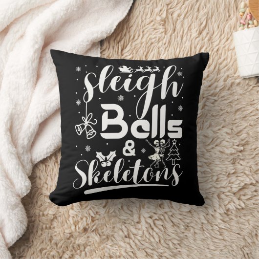 Sleigh bells & skeletons dancing funny christmas クッション (ブランケット)