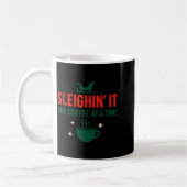 Sleighin' It One Coffee At A Time _ Funny Christma コーヒーマグカップ (左)