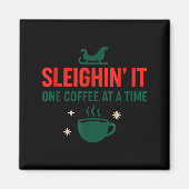 Sleighin' It One Coffee At A Time _ Funny Christma マグネット (正面)