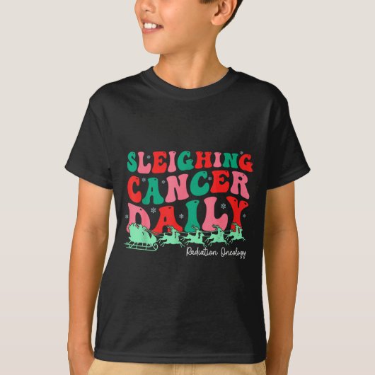 Sleighing Cancer Daily Radiation Oncology Christma Tシャツ (正面)