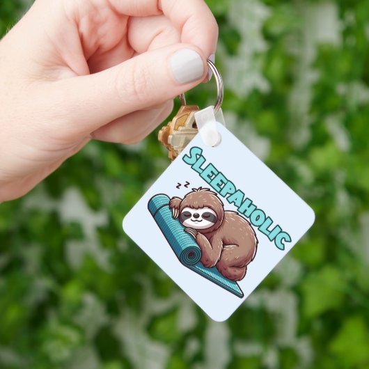 Sleppaholic - Sleeping Sloth On Yoga mat キーホルダー (手)