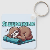 Sleppaholic - Sleeping Sloth On Yoga mat キーホルダー (裏面)