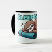 Sleppaholic - Sleeping Sloth On Yoga mat マグカップ (正面左)