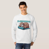 Sleppaholic - Sleeping Sloth On Yoga mat Tシャツ (正面フル)