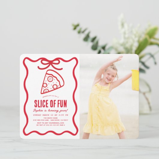 Slice of Fun Red Hand-drawn Pizza Photo Birthday 招待状 (スタンド正面)