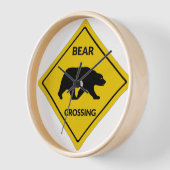 SlipperyJoeのクマのクロッシングのサインはシルエットw 壁時計 (傾斜)