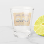 SlipperyJoeのクマの子言葉 オレンジ茶色のトーンが自慢げなプロ ショットグラス (裏面)