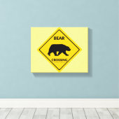 SlipperyJoeのクマ注意標識 クマのシルエット歩行中 キャンバスプリント (インサイチュ (ウッドフロア))
