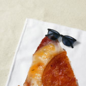 SlipperyJoeのクラシックペペローニピザのスライスが溶けた ビーチタオル (インサイチュ)