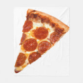 SlipperyJoeのクラシックペペローニピザのスライスが溶けた フリースブランケット (正面)