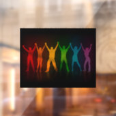 SlipperyJoeのグループの人々が手を握ってLを形成 ウィンドウサイン (シート2)