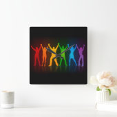 SlipperyJoeのグループの人々が手を握ってLを形成 スクエア壁時計 (ホーム)