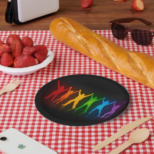 SlipperyJoeのグループの人々が手を握ってLを形成 ペーパープレート (ピクニック)