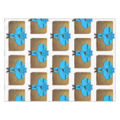 SlipperyJoeのゲイの筋肉は漫画のThongのリードを負担 テーブルクロス (正面(横))