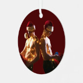 SlipperyJoeのシャツのない男性のバックツーバッククリスマス メタルオーナメント (正面左)