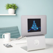SlipperyJoeのスタイライズされた輝くクリスマスツリーの群れ シール (デスク上のノートパソコン)