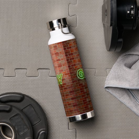 SlipperyJoeのネオン鮮やかゲイは緑のレンガwに署名 ウォーターボトル (ジム)